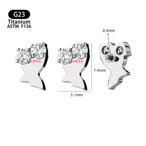 Boucles d'oreilles clous en titane avec incrustation de zircon G23 ASTM F136 poli miroir pour bijoux de piercing tendance pour les fêtes - Product Image 1