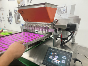 Piccolo 2d praline automatico zucchero tartufo cioccolato stampo riempitore palla riempimento chip rullo depositante che fa macchina prezzo da tavolo - Product Image 4