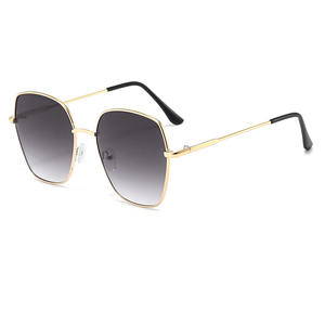 Gafas de sol cuadradas con protección <span class=keywords><strong>solar</strong></span> para exteriores para mujer con gradiente UV400 de marco completo de metal multicolor <span class=keywords><strong>y</strong></span> baratas a buen precio al por mayor - Product Image 6