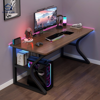 Bureau de Gaming Industriel en Promotion avec Éclairage RGB Intégré, Rangement CPU, Résistant à l'Usure, en MDF Grain de Bois et Acier Durable
