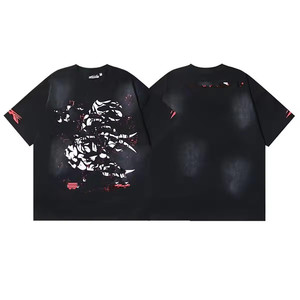 Camiseta negra de manga corta para hombre con estampado de calavera y cuchillo, estilo urbano, cuello redondo, corte regular, 100% algodón jersey. - Product Image 6