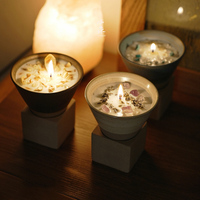 Lilin Aroma Kedelai Mewah Desain Bunga Kering Kristal dalam Stoples Keramik Unik Label Pribadi Dekorasi Rumah Grosir