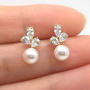 Orecchini a Perno a Forma di Foglia d'Acero per Donne, Accessorio Semplice per Uso Quotidiano, Gioiello di Moda - Product Image 4