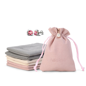 Pochette à rabat en suède personnalisée de luxe avec logo imprimé, petite pochette pour collier et bijoux - Product Image 6