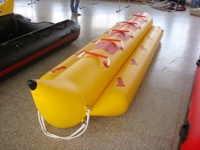 Portable PVC 0.9mm 1.2mm Banana Boat 4-12 personne remorquable gonflable pour les activités nautiques installations d'amusement gonflables à l'eau