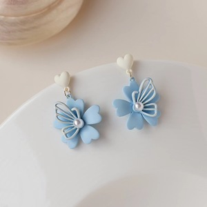 Boucles d'oreilles à nœud en pompon Silver Needle Cute Girl, boucles d'oreilles asymétriques nuage douces et uniques {Boucles d'oreilles pour femmes} - Product Image 2