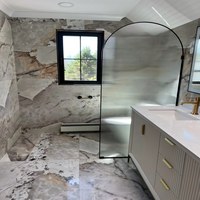 Fenêtre à ouverture extérieure avec cadre en aluminium robuste, excellente étanchéité et résistance au vent, idéale pour les maisons modernes, écoénergétique