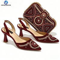 Ensemble Chaussures et Sac Africains Sinya Bourgogne – Talons Slingback à Bout Pointu Ornés de Strass Géométriques et Pochette Assortie pour Mariage et Soirée