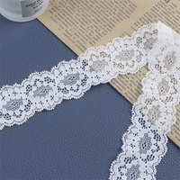 1-4 pouces de large X 15 mètres de ruban de dentelle de garniture de motif floral blanc pour la décoration, la conception florale et l'artisanat