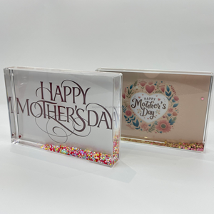 Cadre photo acrylique 3D flottant en forme de cœur avec figurine 3D maman, design liquide personnalisé, thème Fête des Mères - Product Image 4