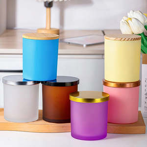 Offre Spéciale – Pot à Bougie en Verre Cylindrique Givré Personnalisable (220ml, 315ml, 430ml) avec Couvercle en Métal ou Bois - Product Image 1