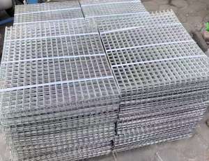 1mm Thickness 1/2 Inch square Hole Hot Dipped Galvanized Welded Wire Mesh Roll for <strong>Fence</strong> - Product Image 4