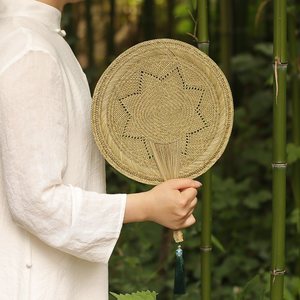 Abanico de Paja Tejido a Mano, Abanico Manual de Verano con Diseño Tradicional de Hoja de Palma, Enfriamiento Natural - Product Image 3