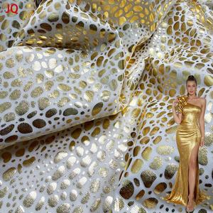 Vente directe d'usine, tissu de costume de scène de type fleur bronzée à effet peau de serpent, non fissurant, pour vêtements de fête érotiques - Product Image 1