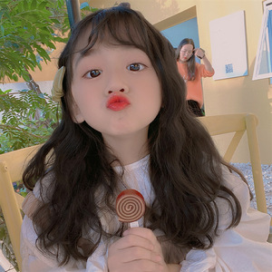Perruque pour enfants sans colle HD, cheveux bouclés pour filles, couvre-tête complet, perruque synthétique à frange simulée pour bébé fille, longueur moyenne, fibres synthétiques pour enfants - Product Image 4
