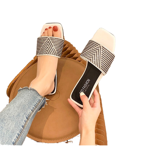 2024 nueva moda fondo plano versión coreana red rojo Rhinestone sandalias de moda Zapatos y sandalias de lujo - Product Image 2