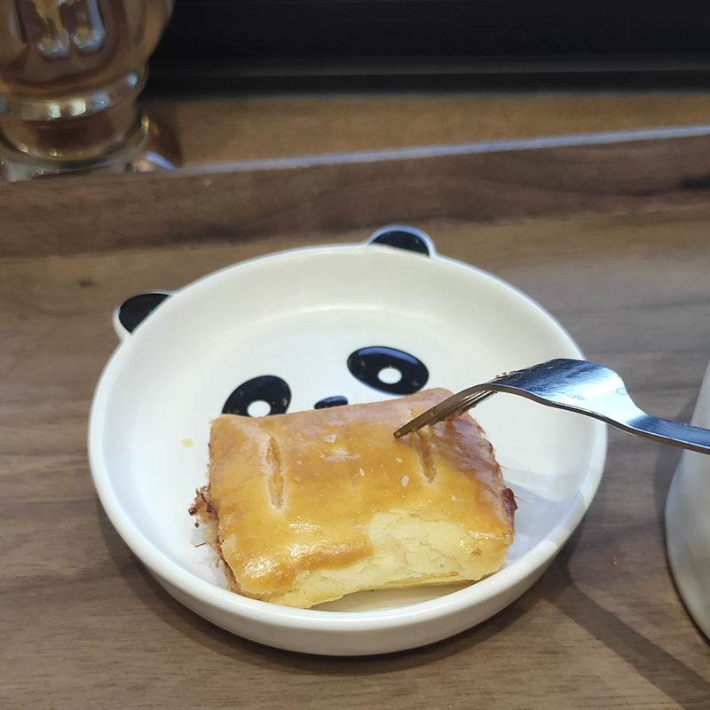 New Design Ceramic Adorable Panda Water Cups Porcelain Mug with Lids Panda Mugs with Spoons