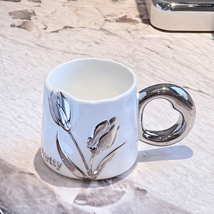 Tazza da Caffè in Ceramica di Lusso con Motivo <span class=keywords><strong>a</strong></span> <span class=keywords><strong>Tulipano</strong></span> e Manico Argentato, Tazza per Acqua con Fiori in Rilievo 3D, 400ml, Tazza da Tè in Porcellana - Product Image 3