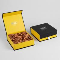 Hochwertige Tragbare Maßgefertigte Magnetische Starre Graue Geschenkbox mit Mattschwarzem & Goldgelbem Satin-Futter in Wunschgröße Erhältlich