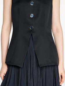 Robe de cocktail de luxe pour femme, noire, effet deux pièces, col rond, sans manches, à 3 boutons dorés, plissée et à empiècements, respirante et amincissante - Product Image 3