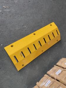 مانع سرعة الطريق الأسود المعدني المعتمد من الاتحاد الأوروبي CE، مسامير مخصصة للطريق أحادية الاتجاه ومكونة من إطار أحمر قاتل، مسامير مخصصة للطريق - Product Image 5