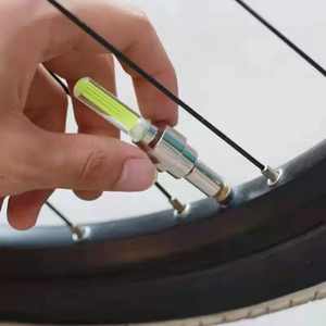 Luz LED para Rueda de Bicicleta de Plástico Brillante de 4 Colores, Lámpara LED para Válvula de Neumático de Coche, Batería Recargable, Resistente al Agua IPX5 - Product Image 6