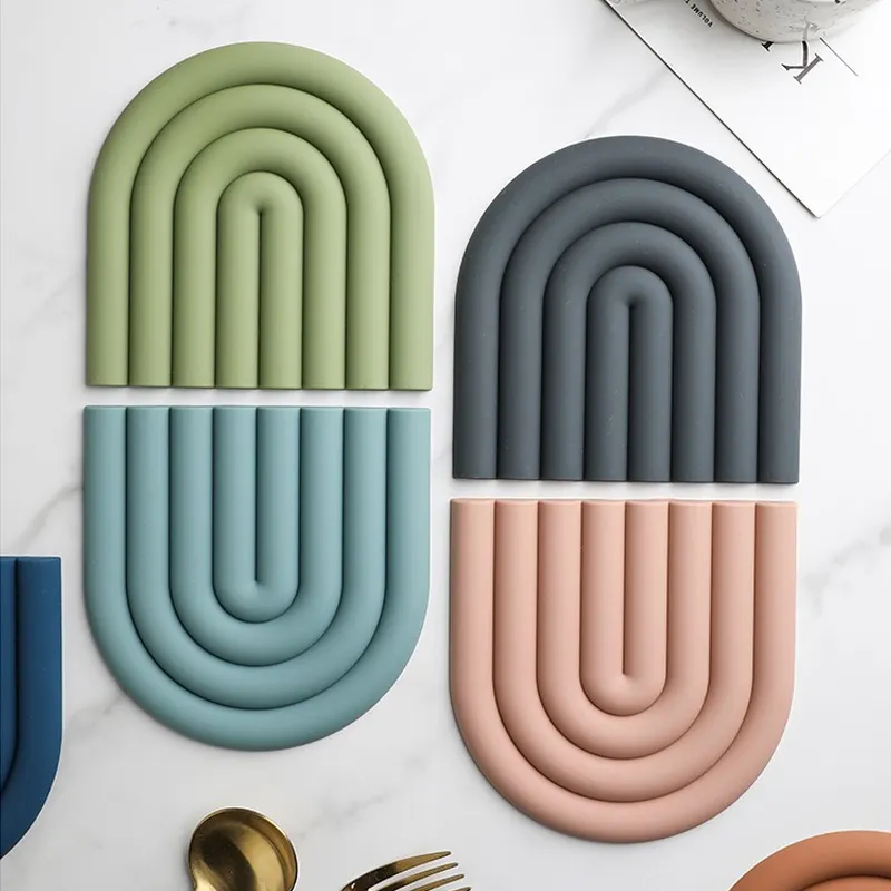 Suministro de fábrica Logotipo personalizado Mesa Mantel Posavasos Pot Pan Holder Bowl Plate Pad Anti-escaldado Arco Iris Almohadilla de silicona