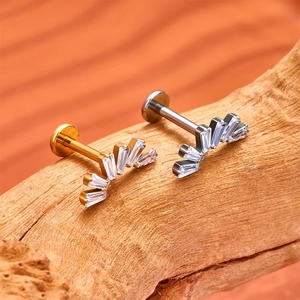 1 pièce Labret en Titane ASTM F136 avec Zircon Marquise, anodisé <span class=keywords><strong>or</strong></span>, pour piercing interne de cartilage et hélix - Product Image 2