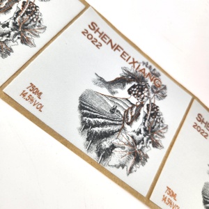 Etiqueta de Vino Personalizada de Alta Calidad, Embalaje de Tela de Seda, Estampado en Caliente, Etiqueta para Botella de Vino, Impresión UV, Serigrafía - Product Image 4