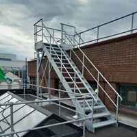 Escalier industriel en acier métallique personnalisable avec rampes et marches