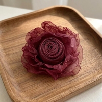 Appliques de roses en organza à bords brûlés, patchs de fleurs en tissu froissé pour pinces à cheveux, broches et accessoires vestimentaires DIY