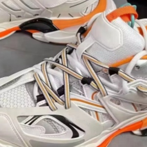 Chaussures de sport de haute qualité, élégantes et respirantes - Track3.0. Chaussures de marche rétro, tendance, surdimensionnées et luxueuses. - Product Image 2
