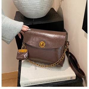 Bolso de hombro para axila Moq bajo directo de fábrica, nuevo bolso ligero de lujo para mujer, bolsos de cadena cruzados informales de cuero suave con monedero - Product Image 1