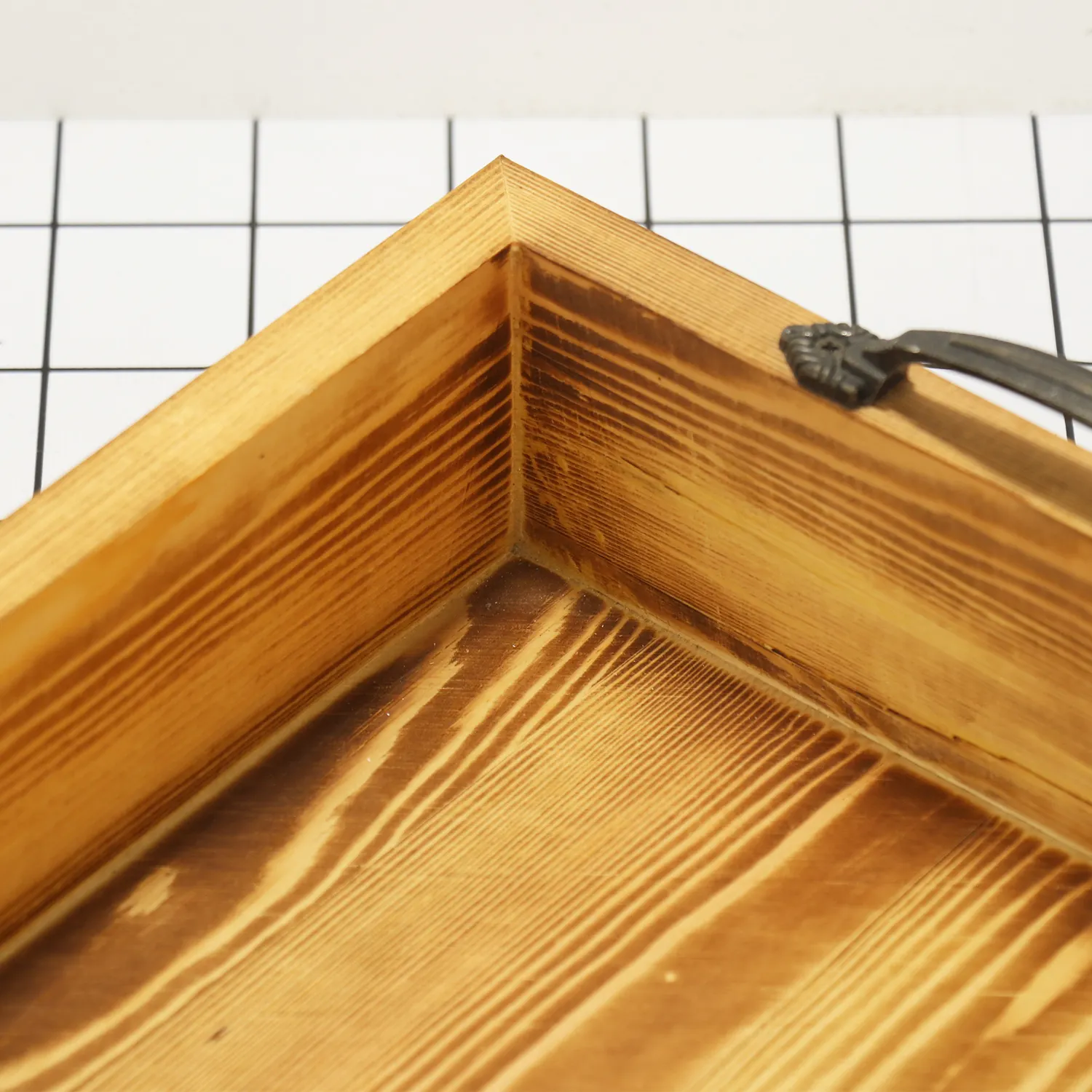 Grosir kayu Rustic kualitas tinggi kayu Solid persegi panjang baki melayani kayu panjang baki Ottoman dengan pegangan logam