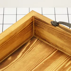 Venta al por mayor de alta calidad, bandeja de servicio de madera maciza Rectangular de madera quemada rústica, bandeja otomana larga de madera con asas de Metal