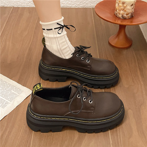 รองเท้าหนังทรงอังกฤษไซส์ใหญ่ หนาพิเศษ หัวมน ส้นหนา สไตล์เรโทร แพลตฟอร์ม สำหรับผู้หญิง ใส่ได้ในฤดูใบไม้ร่วง - Product Image 3