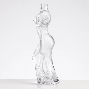 Botella de Licor de Cristal con Forma de Mujer Hermosa Personalizada, Botella de Vidrio para Ron con Forma Personalizada en Venta - Product Image 1