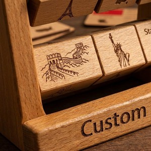 Tour de cubes rotative Montessori personnalisée en bois, avec repères géographiques du monde, drapeaux nationaux et puzzle de géographie à associer, colorée - Product Image 2