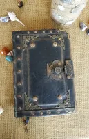 Carnet de notes vintage fait à la main en cuir noir avec couverture en papier Livre des ombres unique pour un enregistrement quotidien original