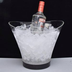 Seau à glace ovale personnalisé 6L en acrylique RGB avec LED pour Moët & Chandon - Product Image 1