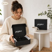 Boîte d'expédition ondulée noire mate avec rabat auto-verrouillant, personnalisable pour les marques de baskets, streetwear et vêtements, commande en gros