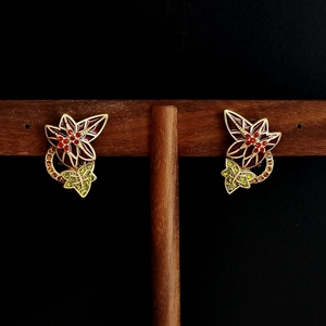 Boucles d'oreilles vintage Qingdao, clous en émail rouge-brun en forme de feuille d'érable plaqués, pour femmes - Product Image 1