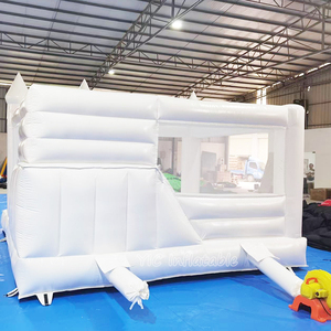Château gonflable blanc pour mariage avec toboggan et piscine à balles pour location événementielle - Product Image 6
