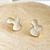 Boucles d'oreilles clous nuage irrégulier vintage en alliage plaqué or 14 carats avec zircon et émail géométrique français pour femme – Tendance, élégantes, pour soirée