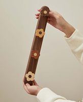 Porte-manteau mural moderne en bois en forme de fleur pour enfants, robuste, avec crochets pour suspendre vêtements et sacs, idéal pour entrée et chambre