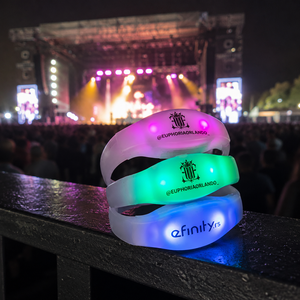 Bracelet LED RVB programmable Sincen à double bande pour événements, solution d'éclairage de festival avec contrôle à distance pour une expérience spectaculaire - Product Image 1