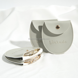 Pochette à bijoux ovale de luxe grise 7,8x8,5 cm en cuir PU avec bouton doré pour pendentif perle et emballage de perles - Product Image 5