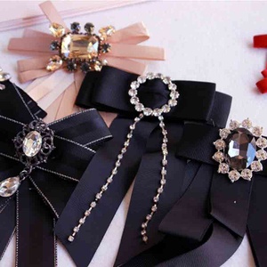 Broches <span class=keywords><strong>Vintage</strong></span> de Plástico y Metal con Apliques Plateados, Lazo con Cristales de Estrás para Mujer - Joyería para Fiesta de Carnaval y Boda - Product Image 4