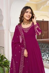 Robe Anarkali Kurti élégante en faux georgette avec tissu doux et travail complexe, look moderne et traditionnel pour les fêtes et les mariages - Product Image 4