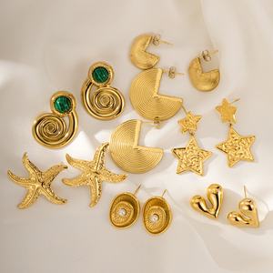 Joyería de Moda Personalizable al por Mayor, Aretes Colgantes de Acero Inoxidable con Baño de Oro de 18K, Aretes de Aro con Forma de Estrella para Mujeres Elegantes - Product Image 1